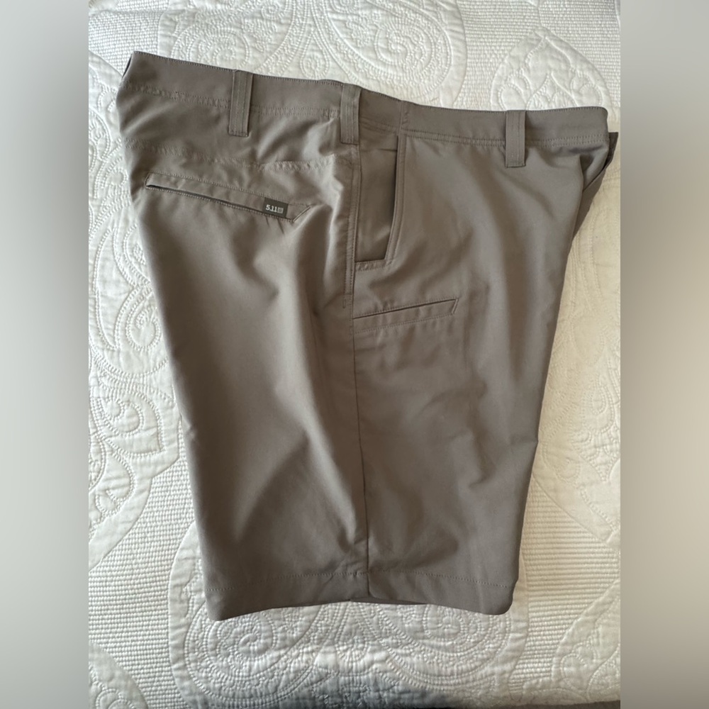 5.11 Tactical Men's Tan Shorts size 40 like new
